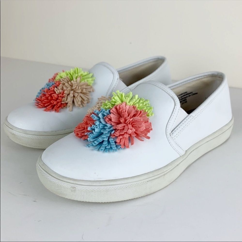Tucker+Tate White Leather Slip on Sneakers w/Pom Pom‎ Sz 4